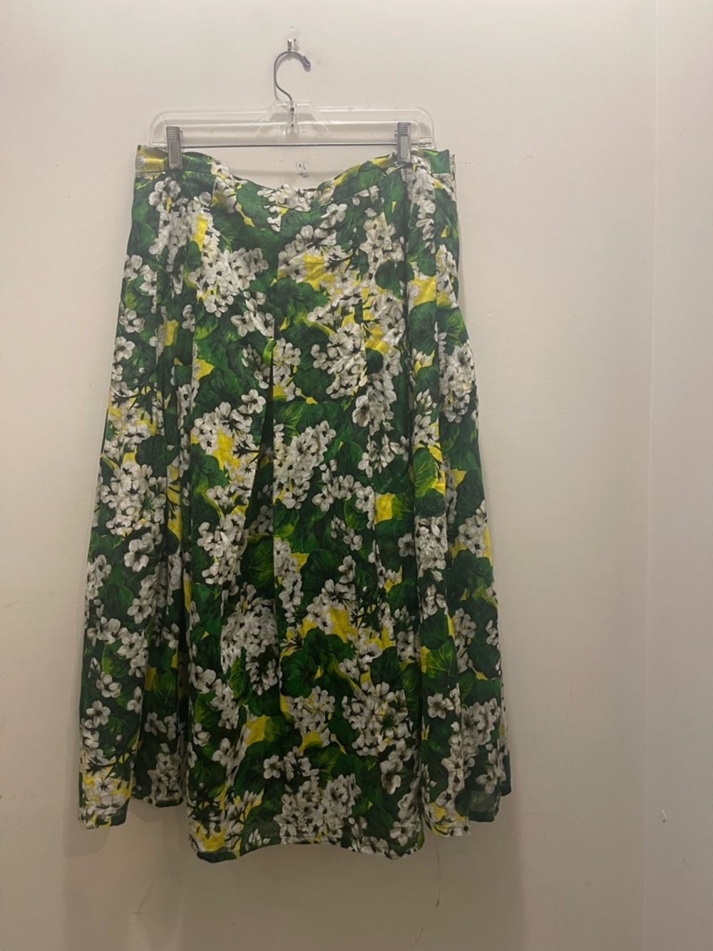 SAMANTHA SUNG Floral A-Line Midi Skirt with White Blossoms Pleats NWOT